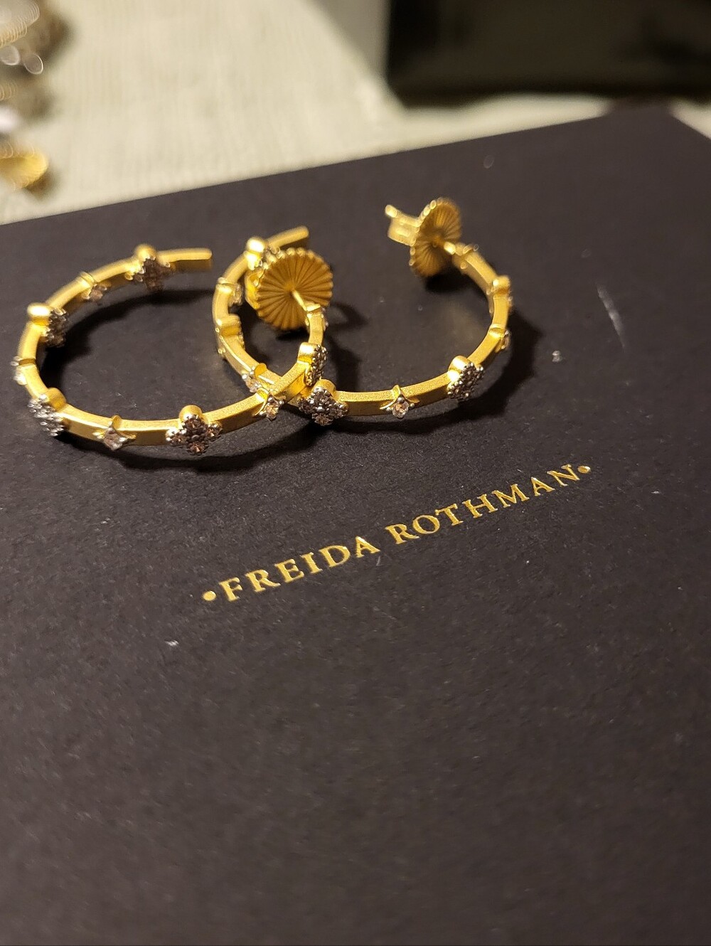 Freida Rothman Clover Hoops - Picture 2 of 4